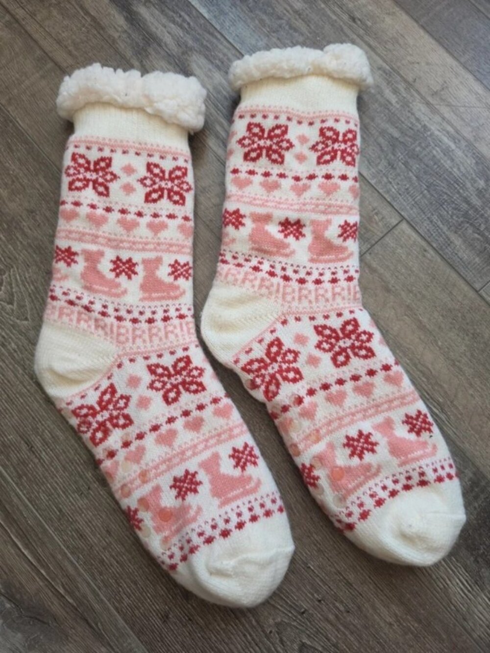 Fashion Nova cream and pink holiday grip socks M (8-9.5) New cozy
